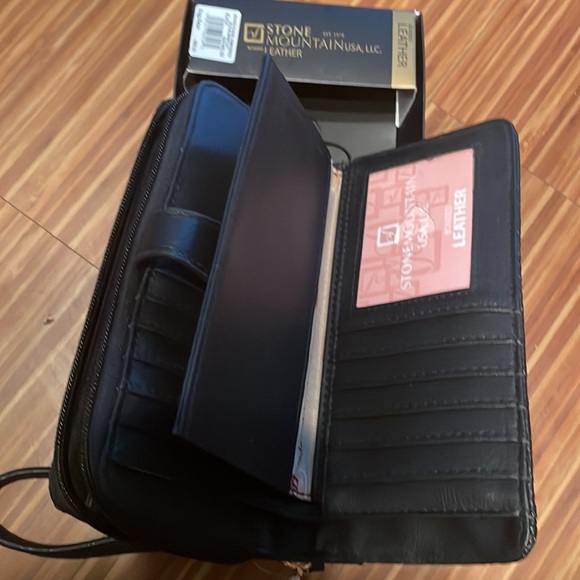 NWT leather wristlet - Picture 8 of 14